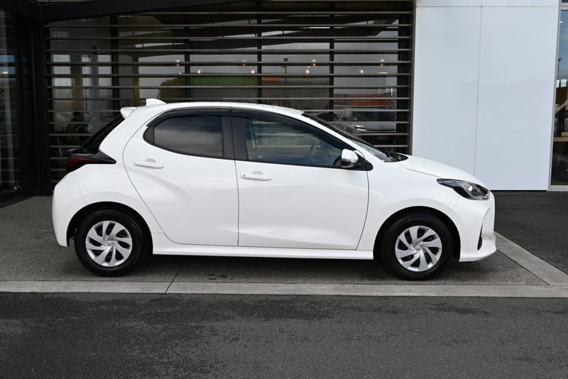 2021 Toyota Yaris 1.5 Petrol Hybrid X FWD Hatch... image 5