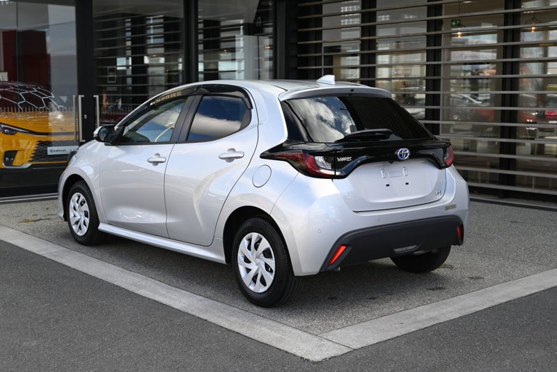 2021 Toyota Yaris 1.5 Petrol Hybrid X FWD Hatch... image 2