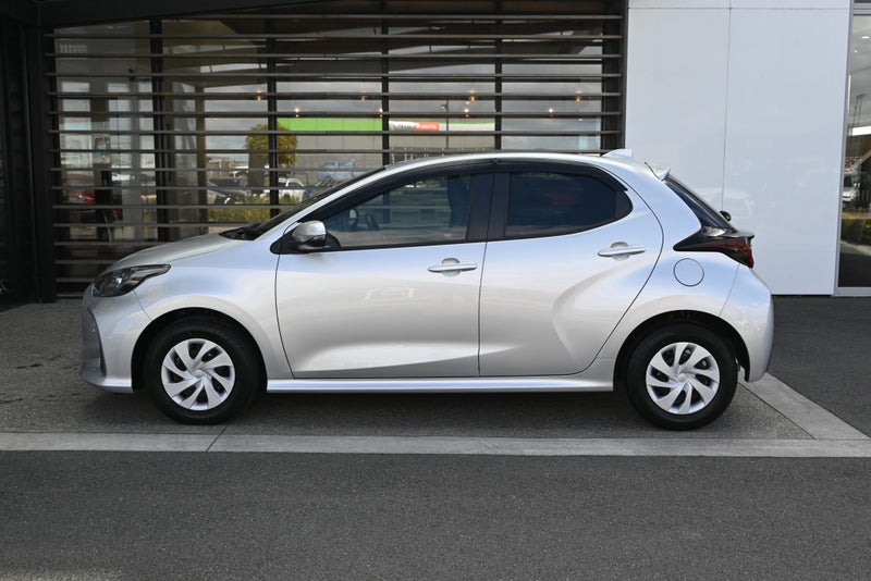 2021 Toyota Yaris 1.5 Petrol Hybrid X FWD Hatch... image 3