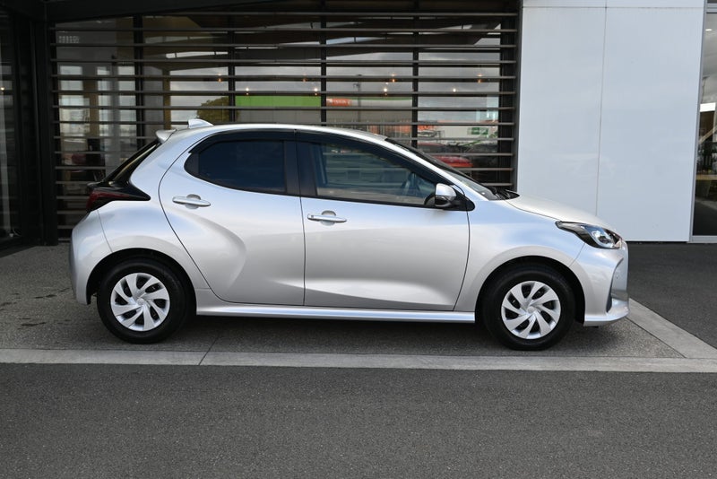 2021 Toyota Yaris 1.5 Petrol Hybrid X FWD Hatch... image 5
