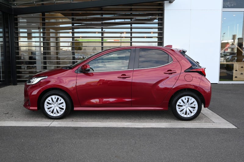 2021 Toyota Yaris 1.5 Petrol Hybrid Z FWD Hatch... image 3