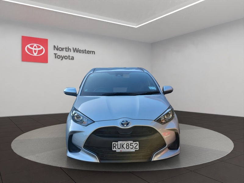 2021 Toyota Yaris 1.5L Hybrid FWD Hatchback image 2