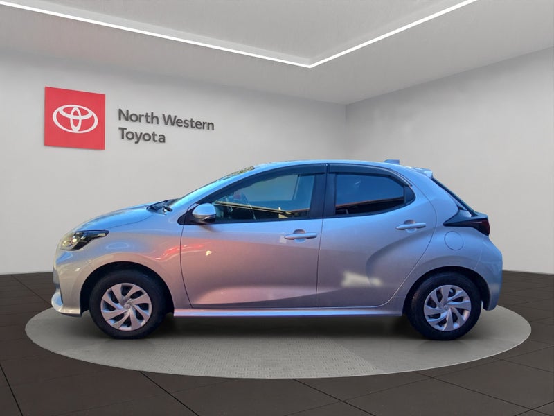 2021 Toyota Yaris 1.5L Hybrid FWD Hatchback image 4