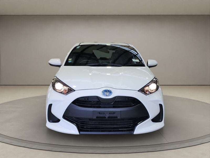 2021 Toyota Yaris 1.5L Hybrid X 2WD Hatchback image 2