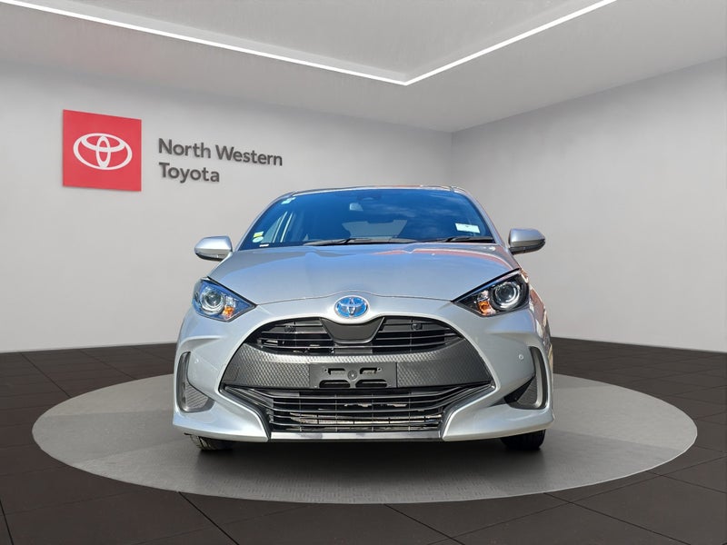2021 Toyota Yaris 1.5L Hybrid X 2WD Hatchback image 2