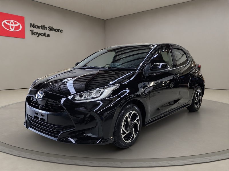 2021 Toyota Yaris 1.5L Hybrid Z 2WD Hatchback image 3