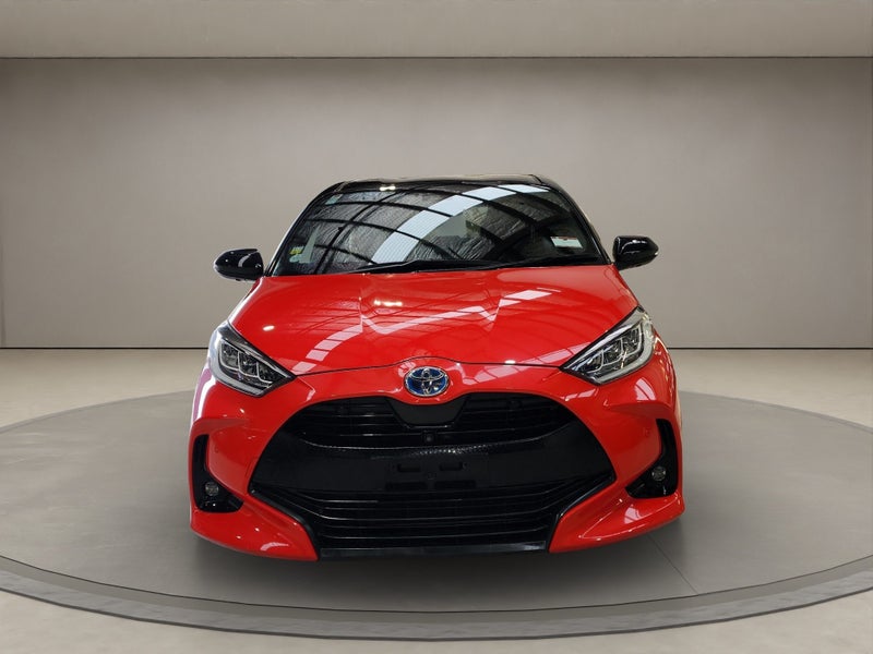 2021 Toyota Yaris 1.5L Hybrid Z FWD Hatchback image 2