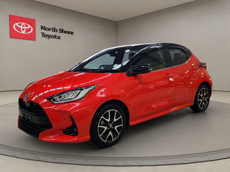 2021 Toyota Yaris 1.5L Hybrid Z FWD Hatchback image 3