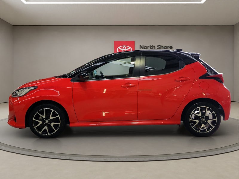2021 Toyota Yaris 1.5L Hybrid Z FWD Hatchback image 4