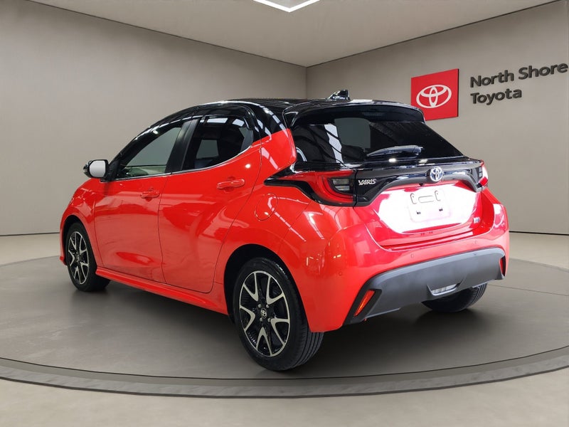 2021 Toyota Yaris 1.5L Hybrid Z FWD Hatchback image 5