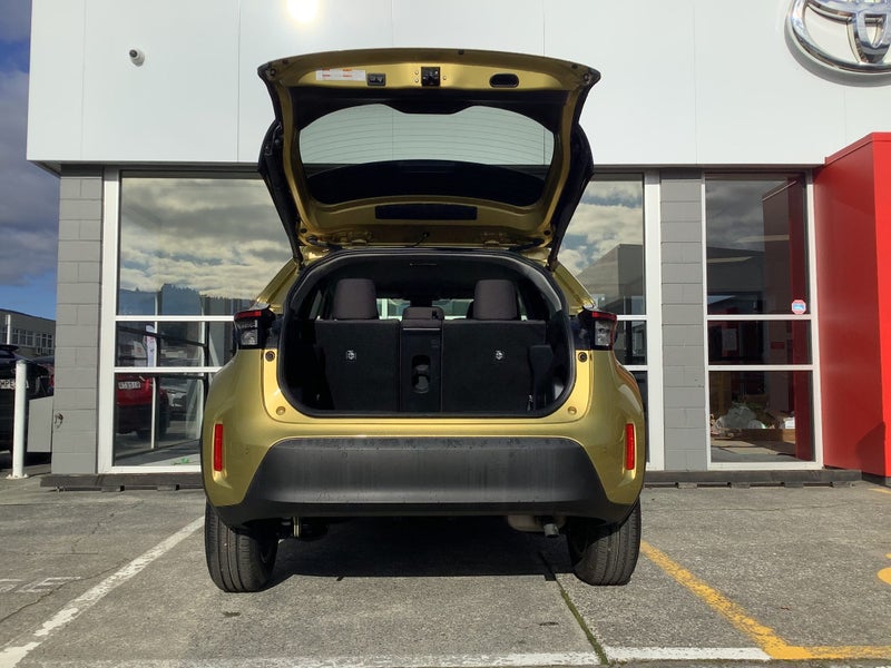 2021 Toyota Yaris Cross 1.5 Hybrid G SUV image 4