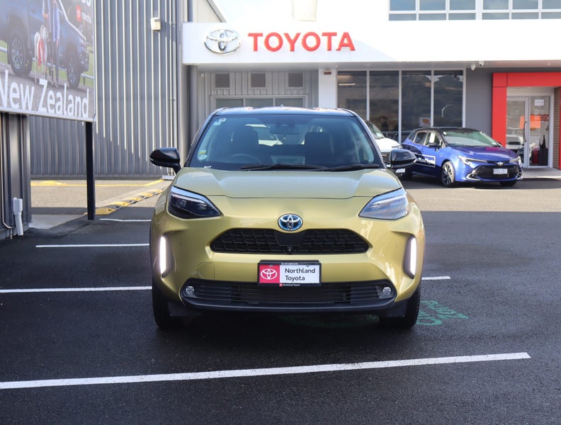 2021 Toyota Yaris Cross 1.5 Hybrid Z 4WD 5 Dr S... image 2