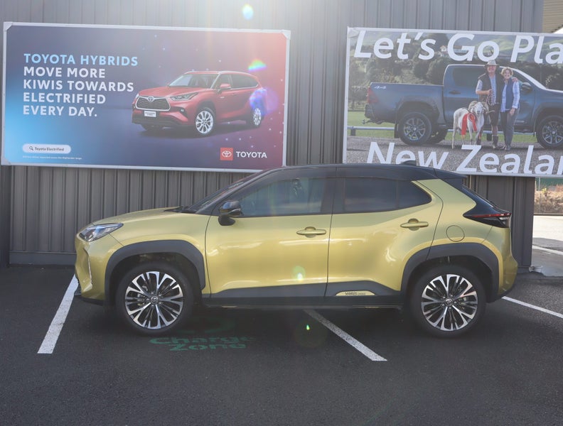 2021 Toyota Yaris Cross 1.5 Hybrid Z 4WD 5 Dr S... image 5