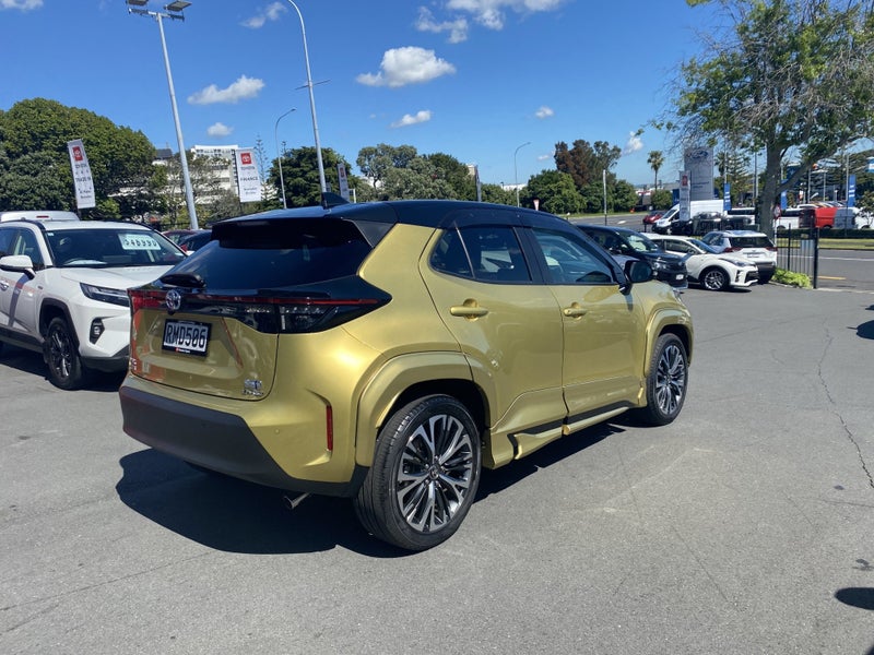 2021 Toyota Yaris Cross 1.5 Hybrid Z 4WD 5 Dr S... image 2
