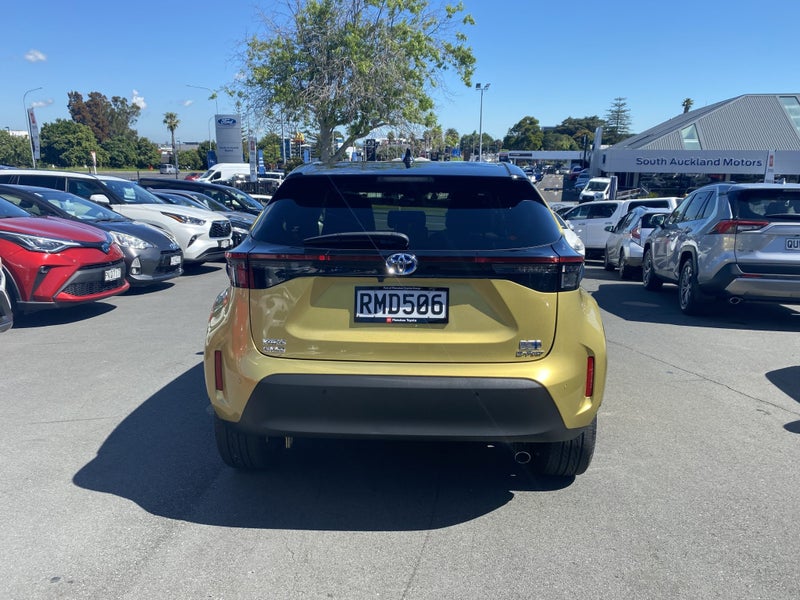 2021 Toyota Yaris Cross 1.5 Hybrid Z 4WD 5 Dr S... image 3