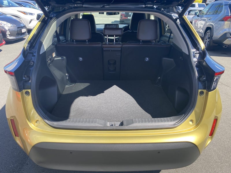 2021 Toyota Yaris Cross 1.5 Hybrid Z 4WD 5 Dr S... image 4