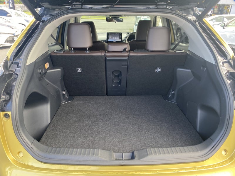 2021 Toyota Yaris Cross 1.5 Hybrid Z 4WD 5 Dr S... image 4