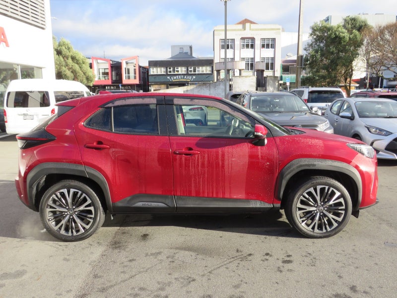 2021 Toyota Yaris Cross 1.5 Hybrid Z 4WD SUV CVT image 3