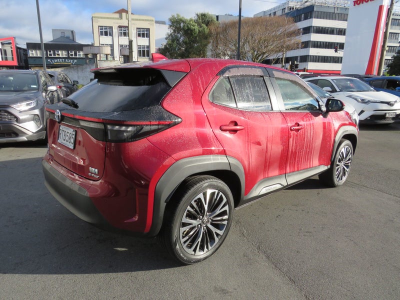 2021 Toyota Yaris Cross 1.5 Hybrid Z 4WD SUV CVT image 4