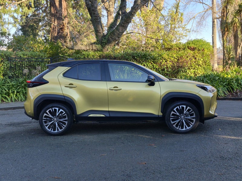 2021 Toyota Yaris Cross 1.5 Hybrid Z 5 Dr SUV C... image 2