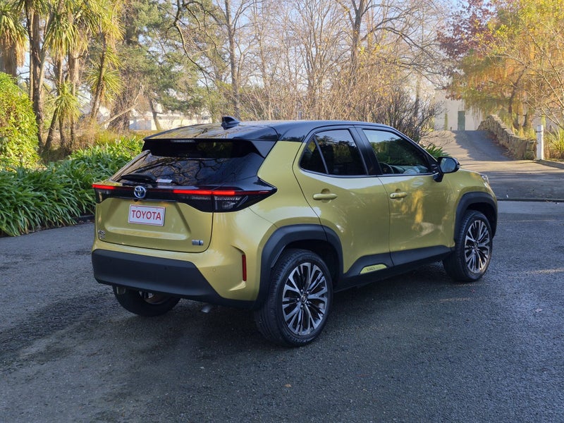 2021 Toyota Yaris Cross 1.5 Hybrid Z 5 Dr SUV C... image 3