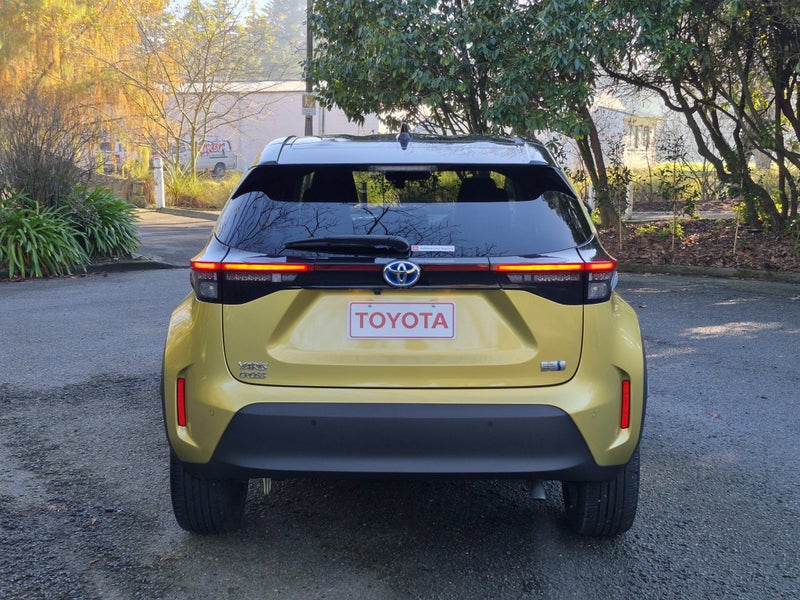 2021 Toyota Yaris Cross 1.5 Hybrid Z 5 Dr SUV C... image 4