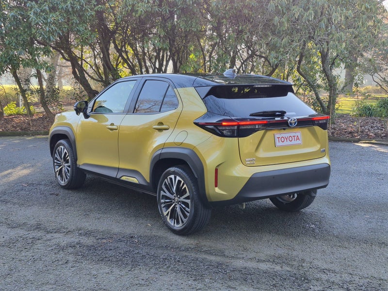 2021 Toyota Yaris Cross 1.5 Hybrid Z 5 Dr SUV C... image 5