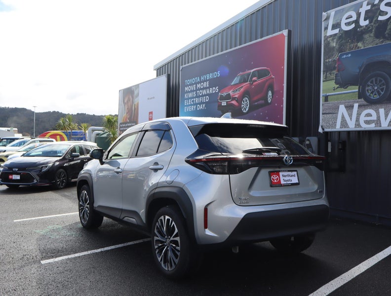 2021 Toyota Yaris Cross 1.5 Hybrid Z 5 Dr SUV C... image 4