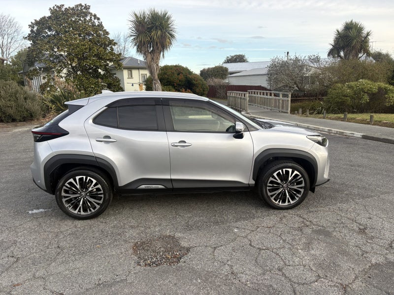 2021 Toyota Yaris Cross 1.5 Hybrid Z 5 Dr SUV C... image 3