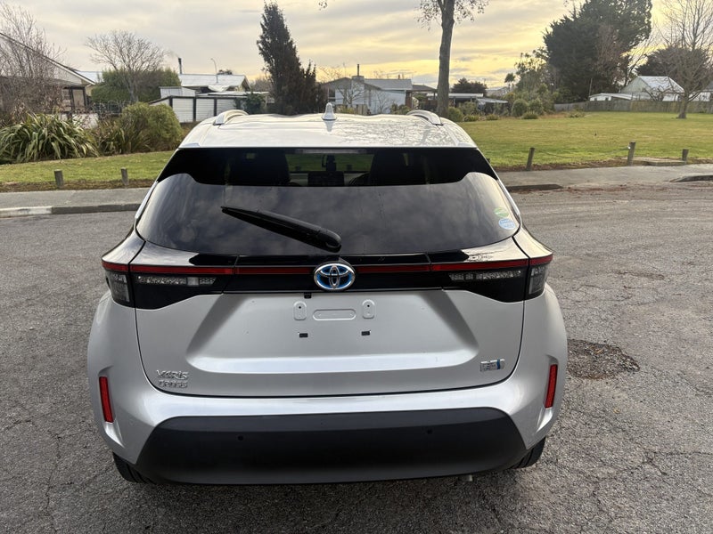 2021 Toyota Yaris Cross 1.5 Hybrid Z 5 Dr SUV C... image 4