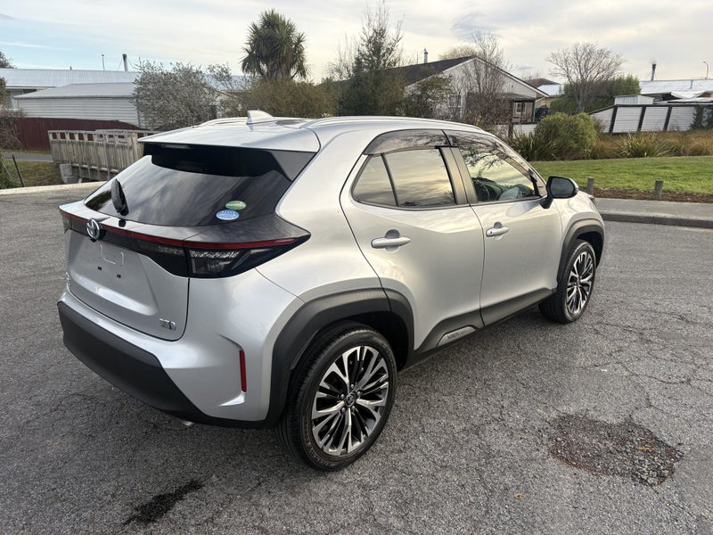 2021 Toyota Yaris Cross 1.5 Hybrid Z 5 Dr SUV C... image 5