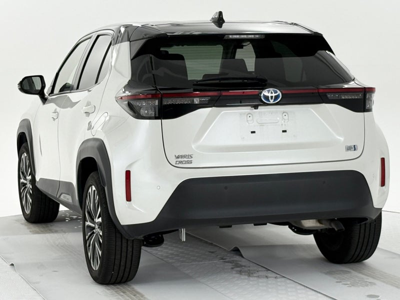 2021 Toyota Yaris Cross 1.5 Hybrid Z 5 Dr SUV C... image 4