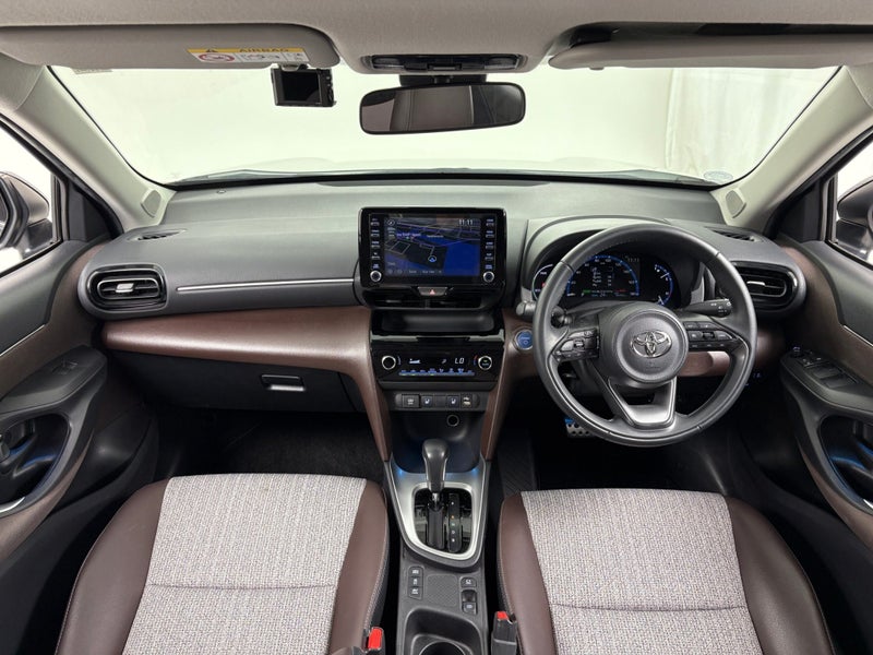 2021 Toyota Yaris Cross 1.5 Hybrid Z 5 Dr SUV C... image 5