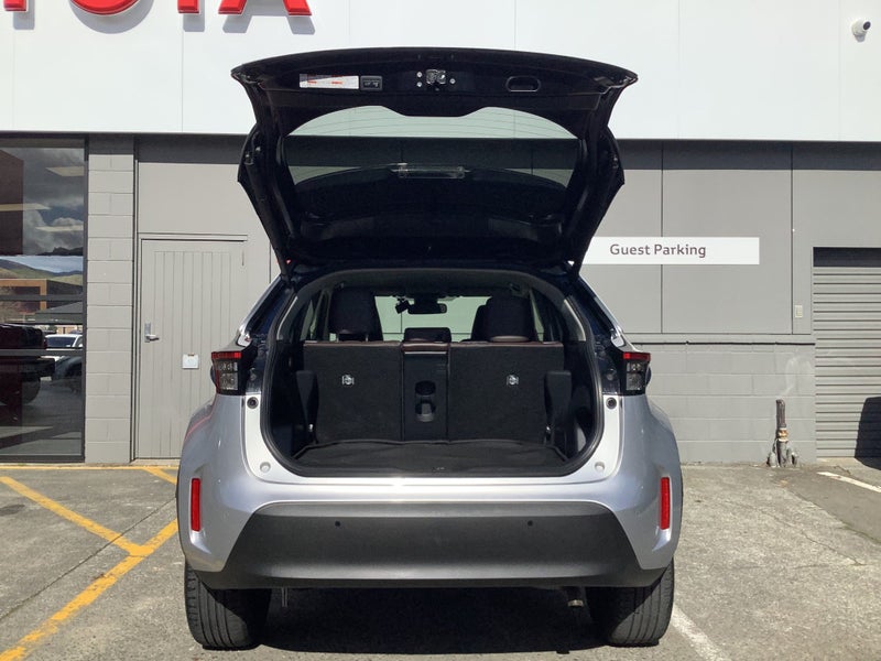 2021 Toyota Yaris Cross 1.5 Hybrid Z SUV image 5