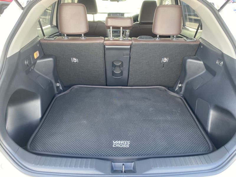 2021 Toyota Yaris Cross Cross 1.5 Hybrid Z 5 Dr... image 4