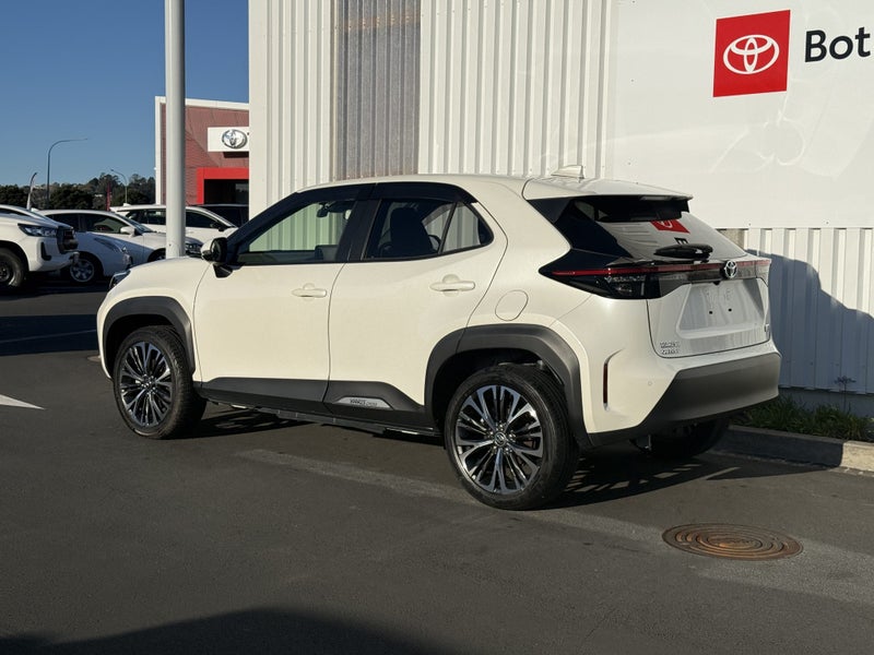 2021 Toyota Yaris Cross Cross 1.5 Hybrid Z 5 Dr... image 4