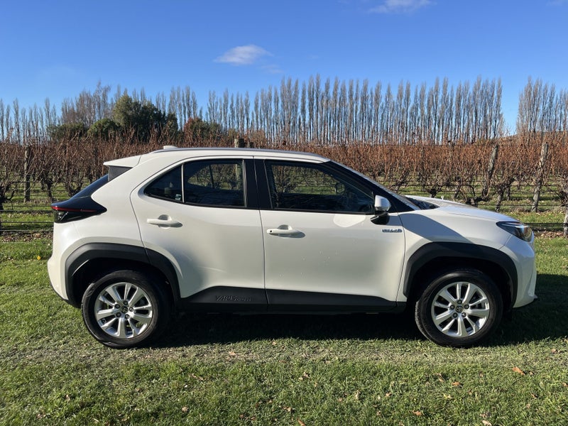 2021 Toyota Yaris Cross GX 1.5P HV ECVT FWD SUV... image 3
