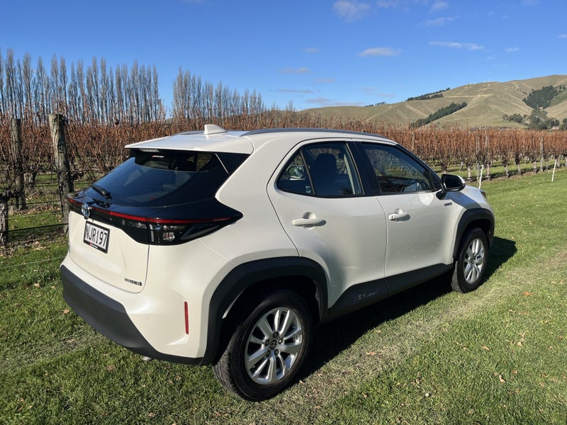 2021 Toyota Yaris Cross GX 1.5P HV ECVT FWD SUV... image 4