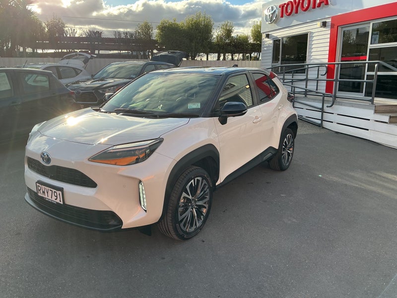 2021 Toyota Yaris Cross Hybrid SUV image 3