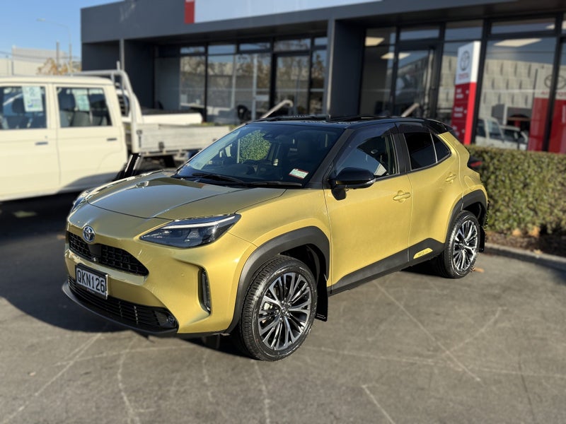 2021 Toyota Yaris Cross Hybrid Z AWD/4WD, Push... image 3