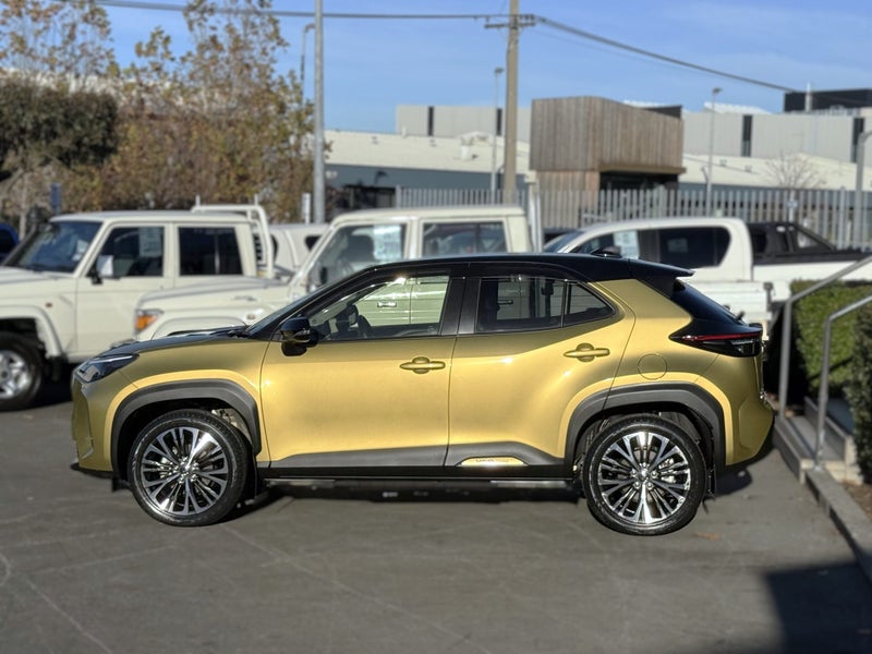 2021 Toyota Yaris Cross Hybrid Z AWD/4WD, Push... image 4