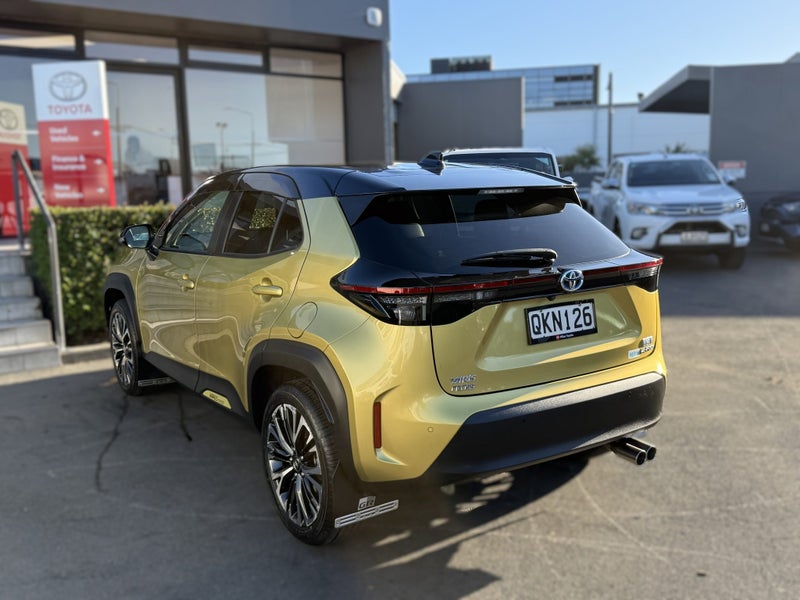 2021 Toyota Yaris Cross Hybrid Z AWD/4WD, Push... image 5