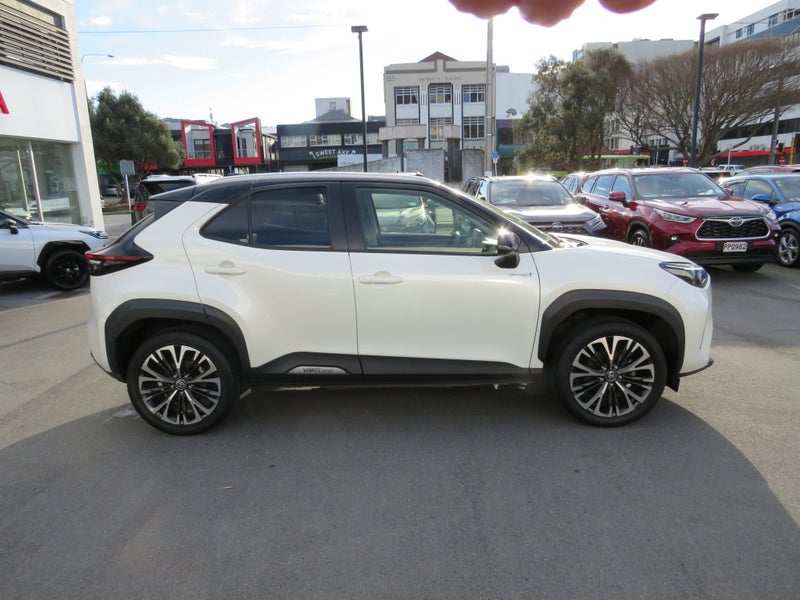 2021 Toyota Yaris Cross Limited 1.5P Hybrid ECV... image 3