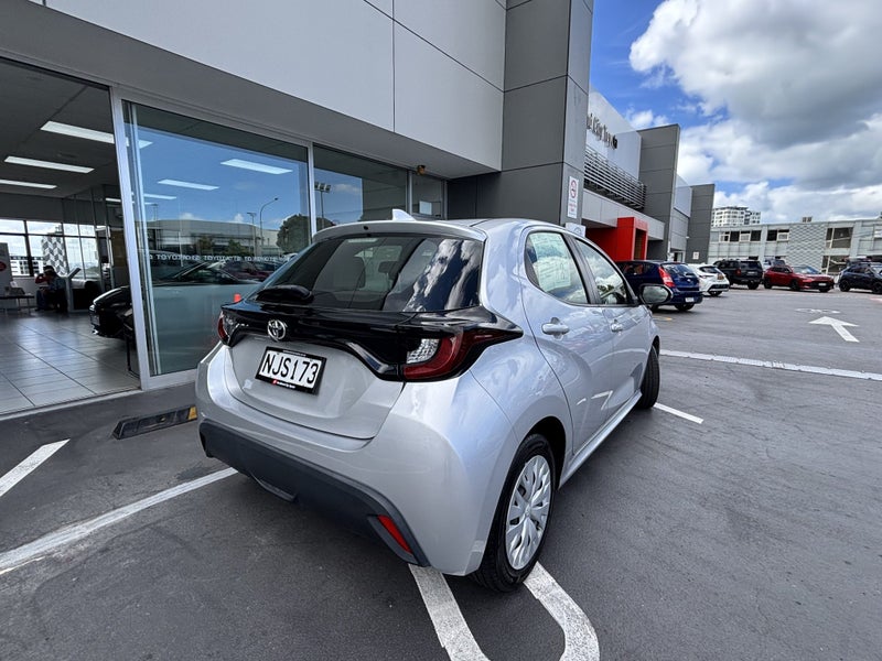 2021 Toyota Yaris GX 1.5 PETROL ECONOMICAL HATCH image 3
