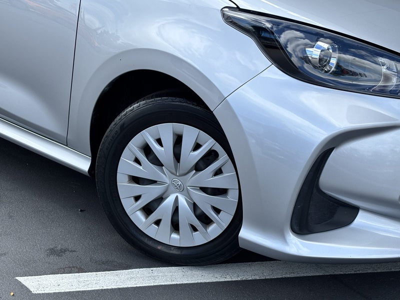 2021 Toyota Yaris GX 1.5 PETROL ECONOMICAL HATCH image 5