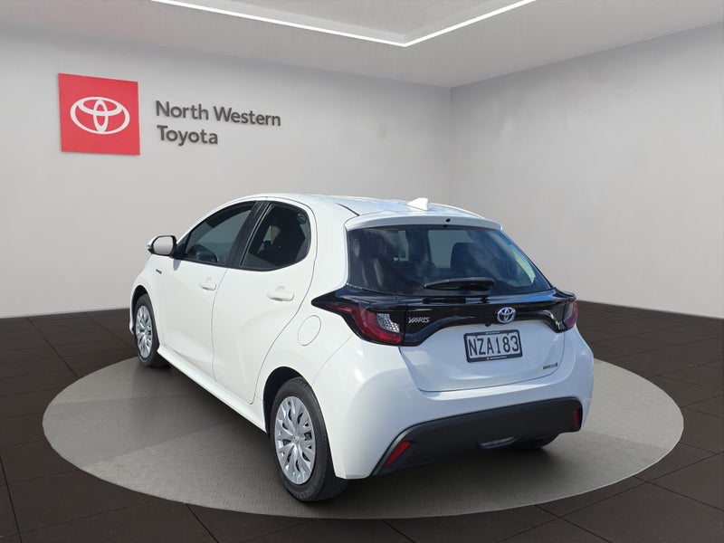2021 Toyota Yaris GX 1.5L Hybrid FWD Hatchback image 5