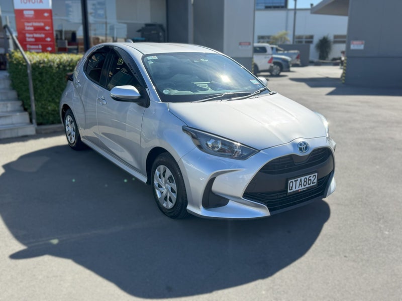 2021 Toyota Yaris HYBRID X, Hatchback image 1