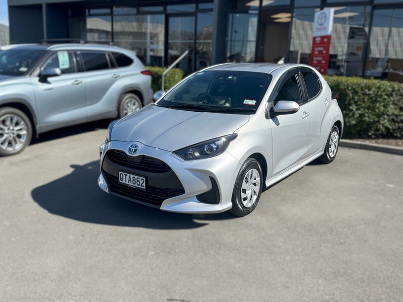 2021 Toyota Yaris HYBRID X, Hatchback image 3
