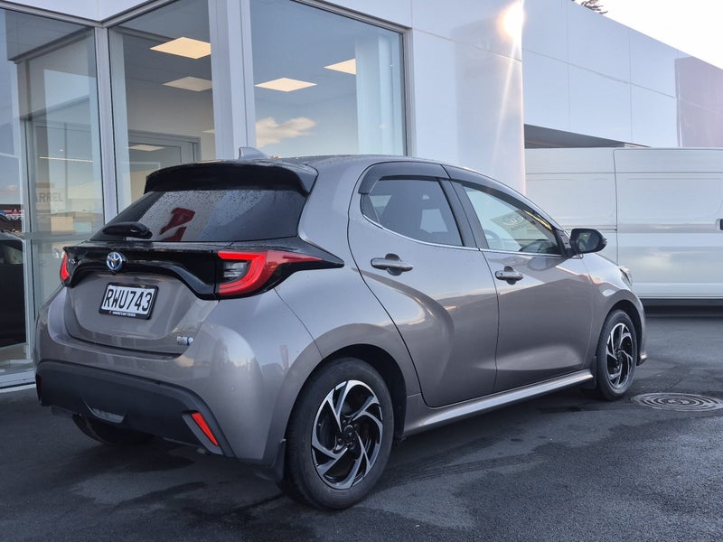 2021 Toyota Yaris Z 1.5P HYBRID Auto image 3