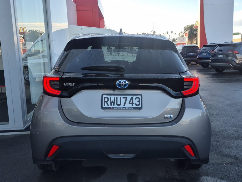 2021 Toyota Yaris Z 1.5P HYBRID Auto image 4